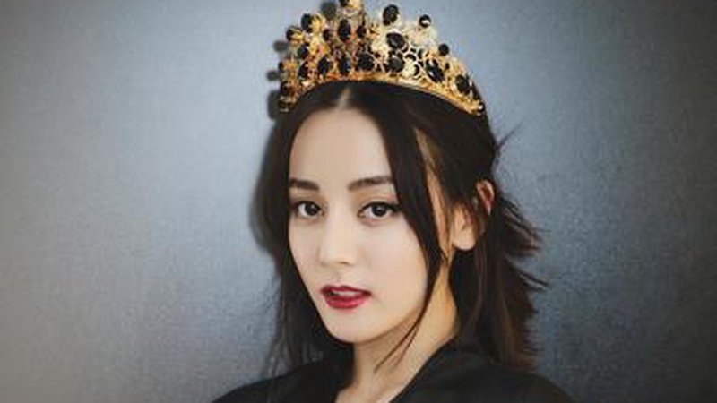 杨紫姚晨T风格论坛互侃似老友现场氛围轻松引热议
